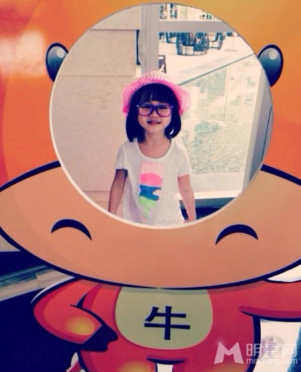 钟丽缇女儿Cayla生日晒萌照可爱爆棚_图-8