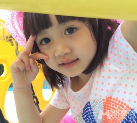 钟丽缇女儿Cayla生日晒萌照可爱爆棚_图-12