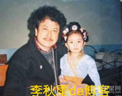 杨幂旧照曝光与李亚鹏席地而坐_图-5