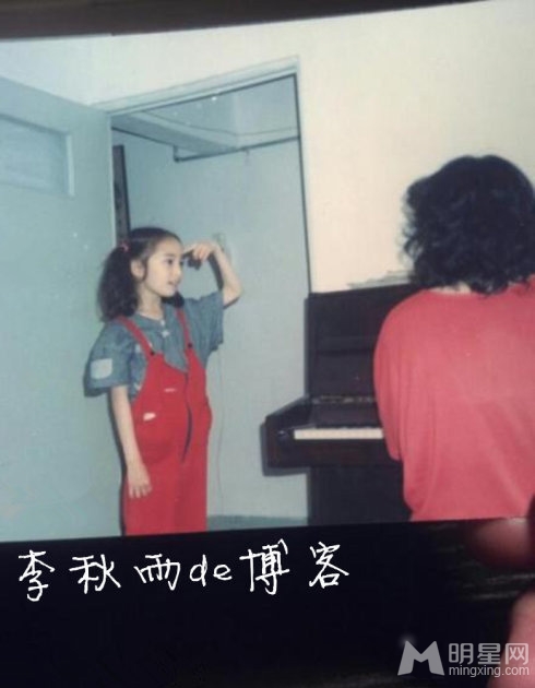 杨幂旧照曝光与李亚鹏席地而坐_图-10