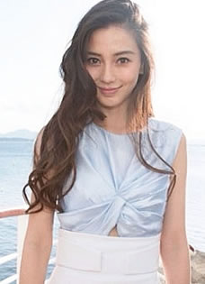 Angelababy微博秀美照恋情甜蜜展笑颜