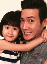 陆毅携贝儿搞怪自拍补刀父女萌萌哒