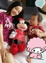 李小璐与女儿生活照甜馨不改抠脚女汉子本色