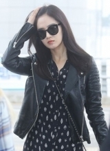 Jessica被退出组合少时成员现身沉默不语