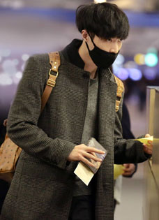 EXO张艺兴2014年12月机场写真韩国赴香港时尚...