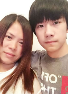 TFBOYS和她们妈妈的甜蜜合影