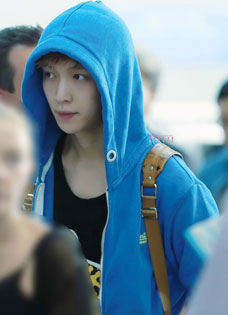 EXO张艺兴2013年9月现身机场马来西亚归来