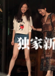 倪妮机场被偷拍大汇总凉爽夏装米奇衣凸显可...