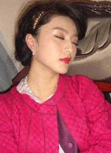 明星奇葩睡姿大揭秘看看哪位明星睡姿最美？