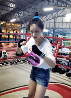 倪妮2014学习拳击照女神瞬间变成凶残女汉子