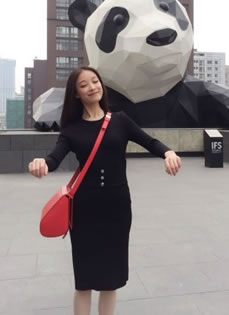 倪妮2014锦里之旅生活照模仿大熊猫可爱搞笑