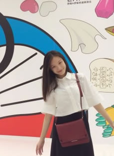 倪妮北京之旅生活照女神邂逅蓝胖子