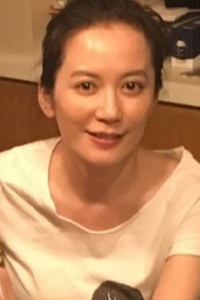 俞飞鸿看望恩施素颜保住“冻龄女神”称号