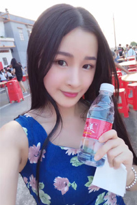 网络女主播酷似林依晨走红海量生活照曝光
