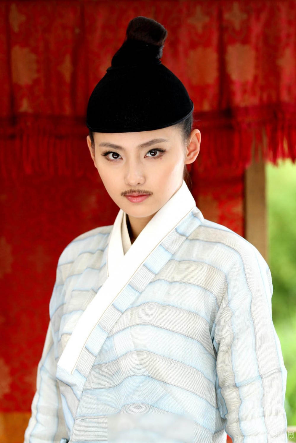 张嘉倪曝美人如画剧照沐浴画面惊艳_图-9