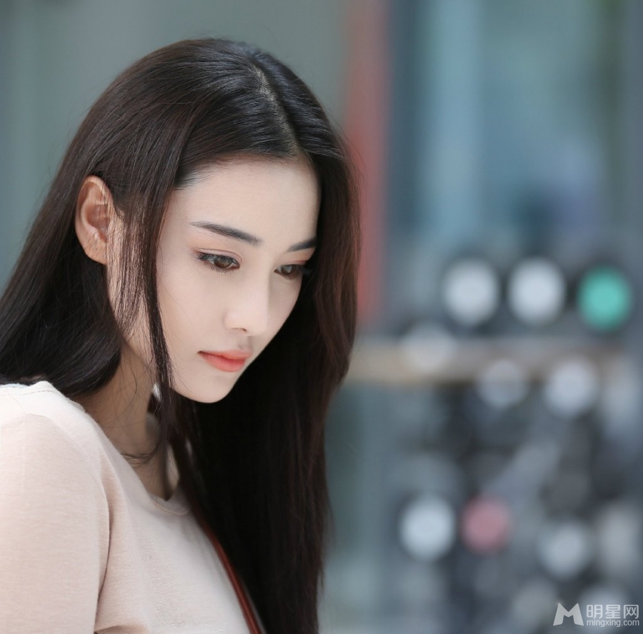 奋囧曝光张馨予剧照长发飘飘显清纯_图-4