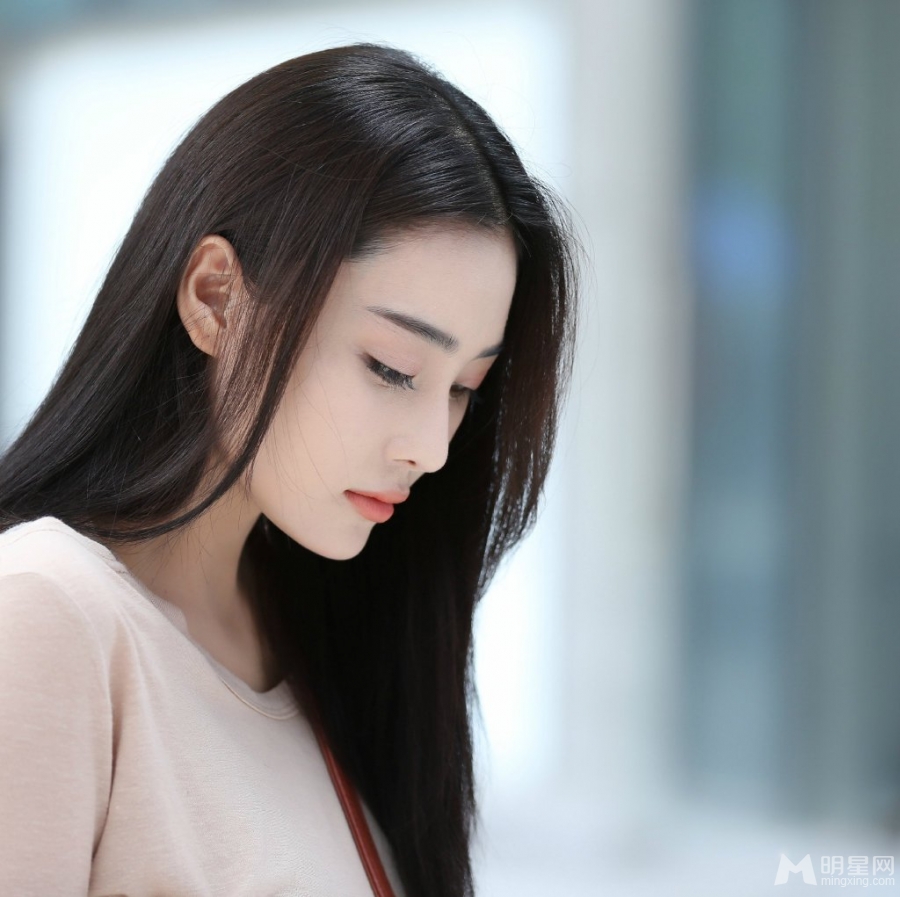 奋囧曝光张馨予剧照长发飘飘显清纯_图-2