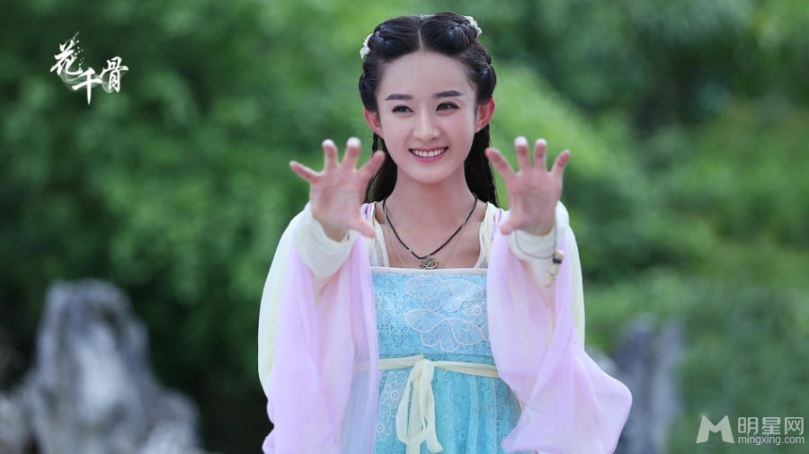赵丽颖花千骨工作照曝光吃雪糕卖萌_图-5