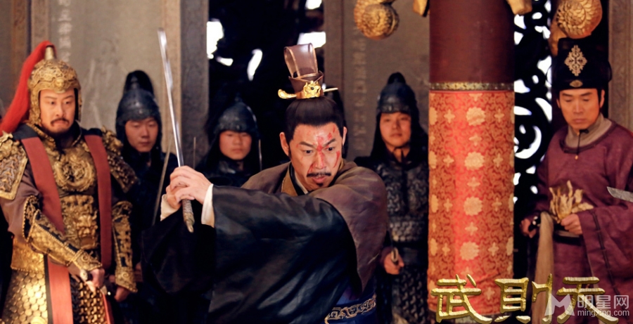 武则天曝光张丰毅剧照挥剑怒砍杀气十足_图-3