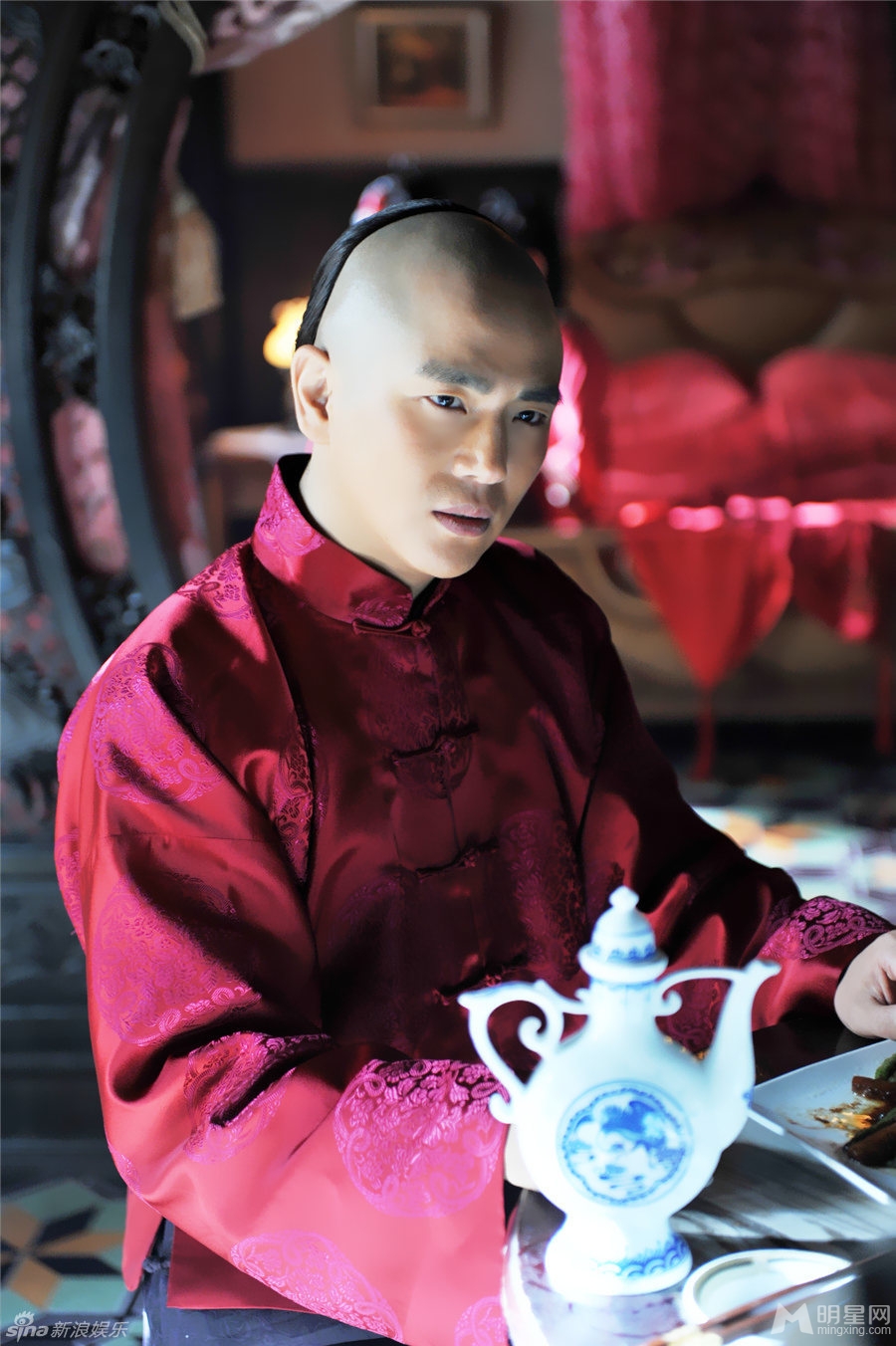 十月围城成亲剧照张晓龙痛哭抱娇妻_图-6