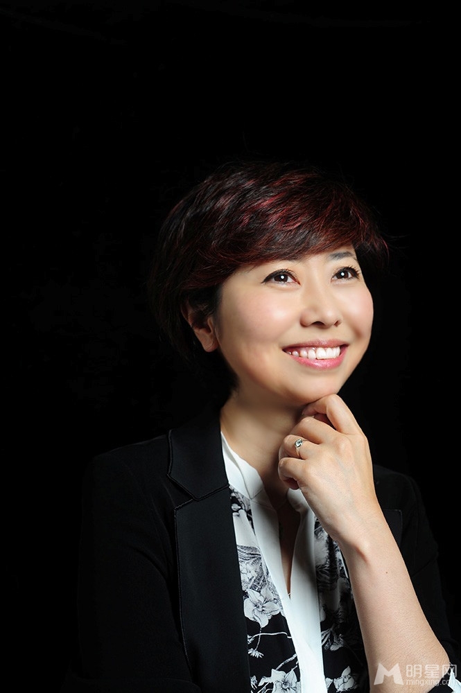 全民电影曝薛晓路海报女导演霸气十足_图-5