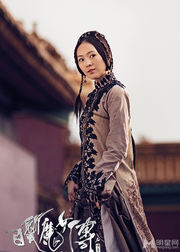 摇滚版白发魔女武侠混搭打造别样视觉_图-6