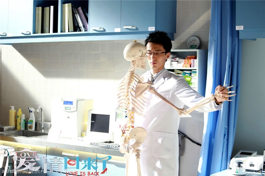 爱情回来了王传君剧照呆萌男二号走红_图-1