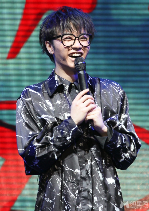 华晨宇火星演唱会天坑皮肤遭嫌弃_图-2