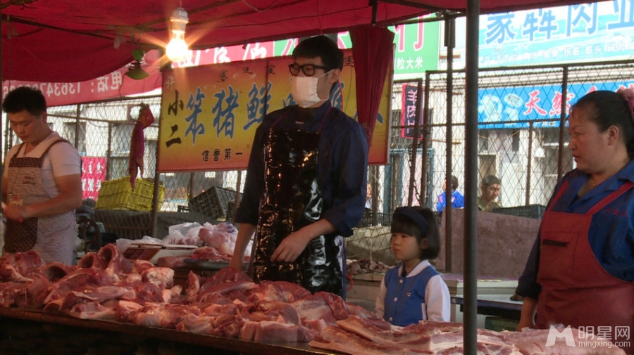 奶爸萌娃现身菜市场陆毅成妇女之友_图-5