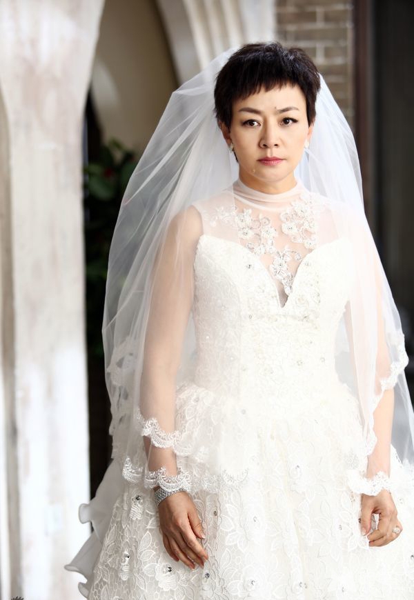 幸福请你等等我剧照宋丹丹披婚纱显娇羞_图-4