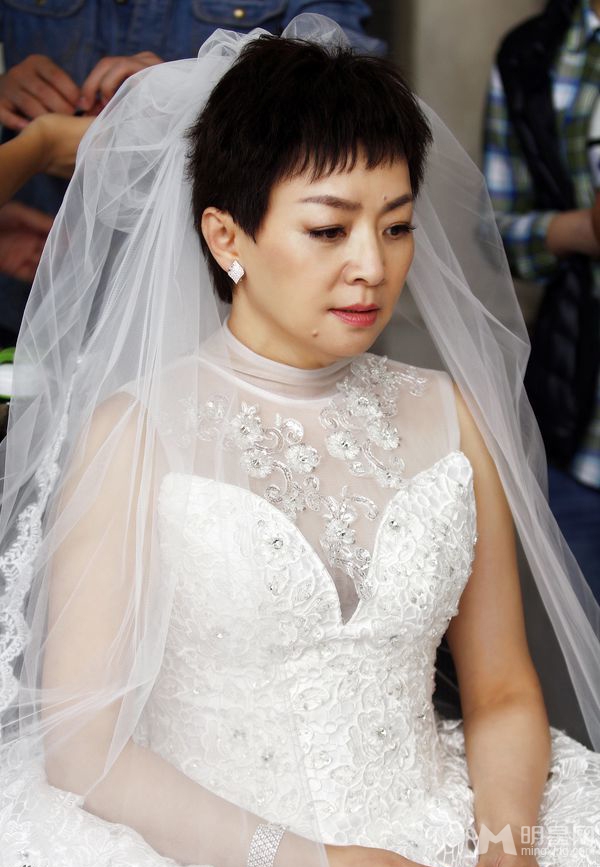 幸福请你等等我剧照宋丹丹披婚纱显娇羞_图-10