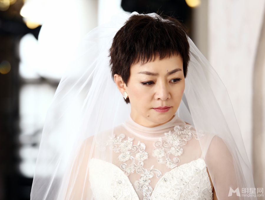 幸福请你等等我剧照宋丹丹披婚纱显娇羞_图-3