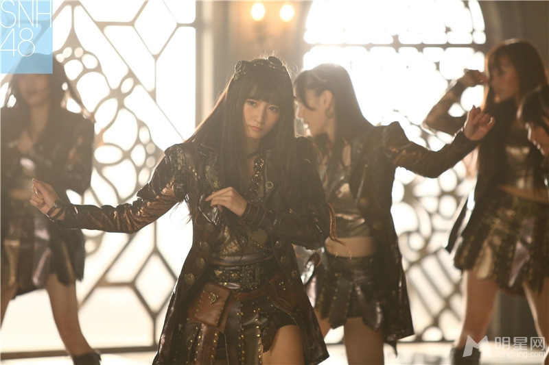SNH48最新MV呜吒曝光劲歌热舞秀美腿_图-7