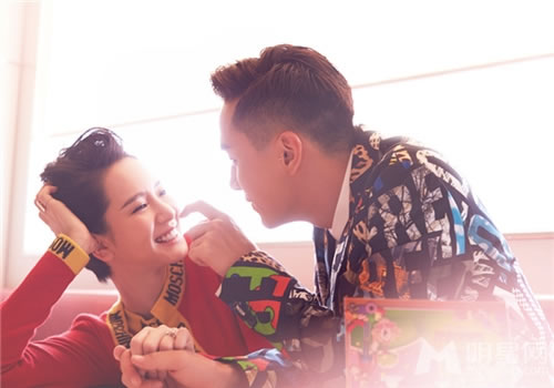 戚薇李承铉镜头秀恩爱新歌LuckyLucky获赞_图-1