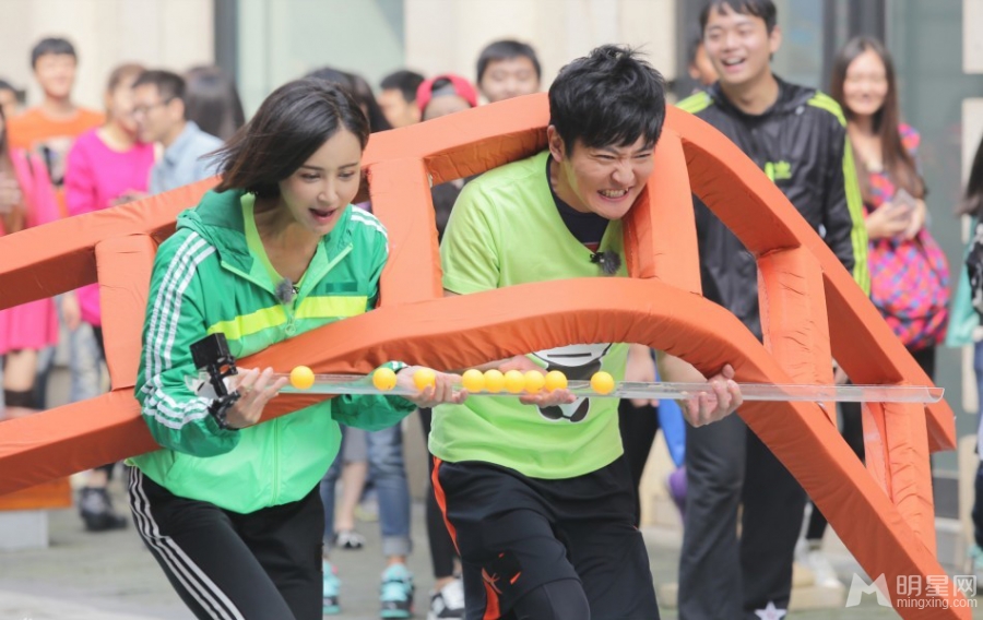 奔跑吧兄弟最新剧照陈赫逗哭张歆艺_图-8