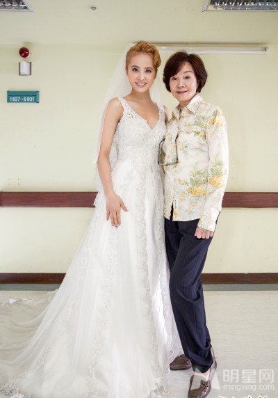 蔡依林热吻林心如女女激吻脸红心跳_图-4