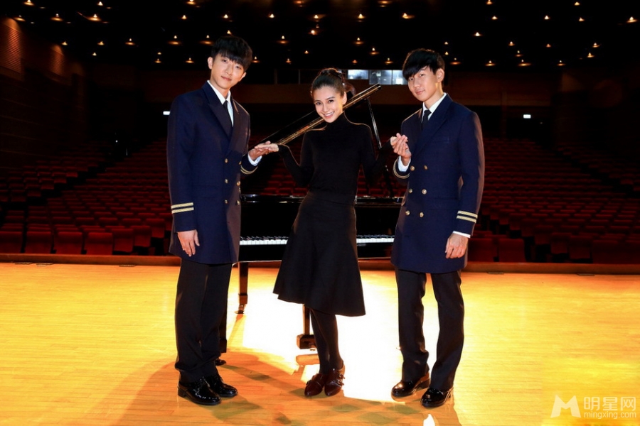 Angelababy变身学生妹出演林俊杰新歌MV_图-4