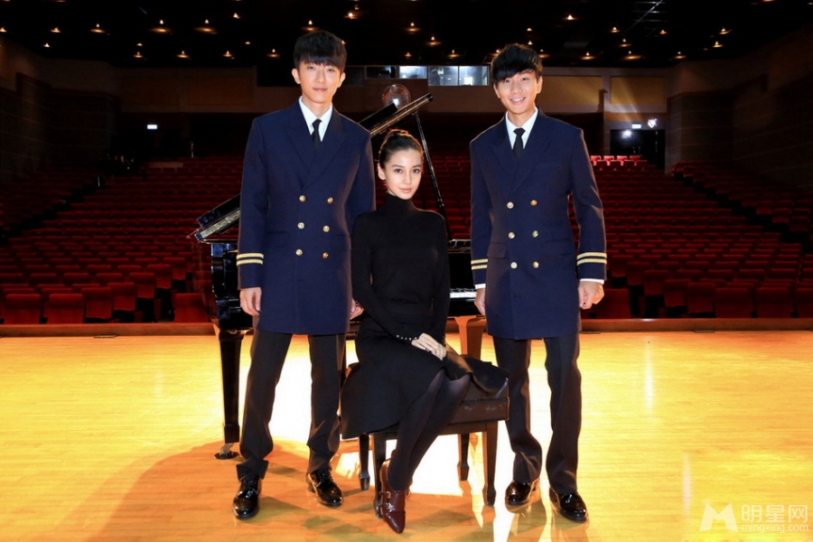 Angelababy变身学生妹出演林俊杰新歌MV_图-3