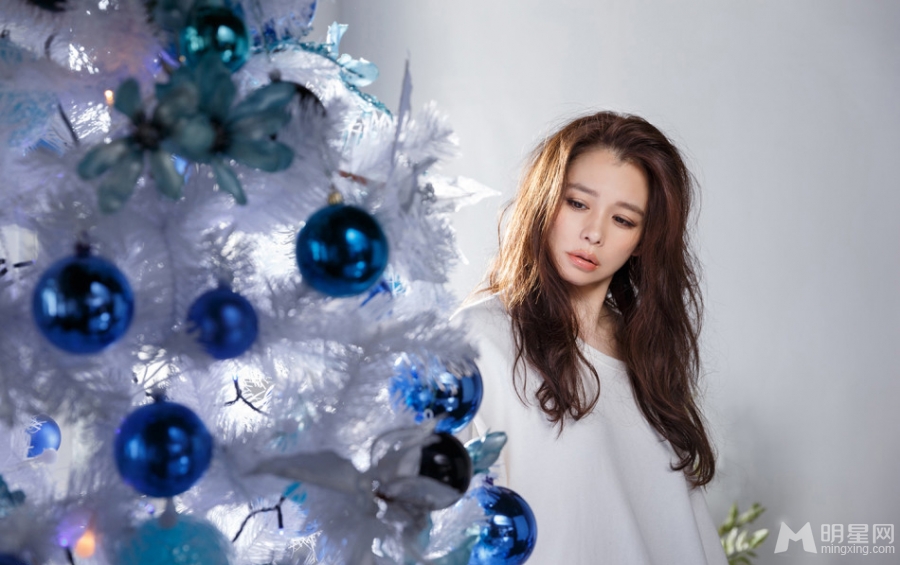 徐若瑄圣诞MV照蓝色清新美轮美奂_图-16