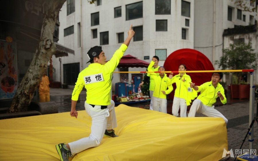 奔跑吧兄弟最新剧照黑人陈建州热力助阵_图-23
