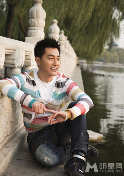 何以笙箫默赵楚仑写真阳光帅气展自信_图-2