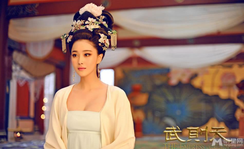 武媚娘萧淑妃华丽剧照张馨予挤胸出镜_图-5