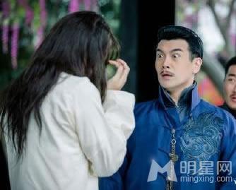 活色生香曝光李易峰奇葩剧照化身媒婆形象尽毁_图-1
