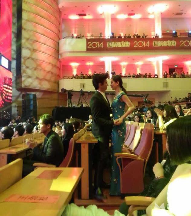 吴奇隆刘诗诗公布领证甜蜜剧照回顾_图-23