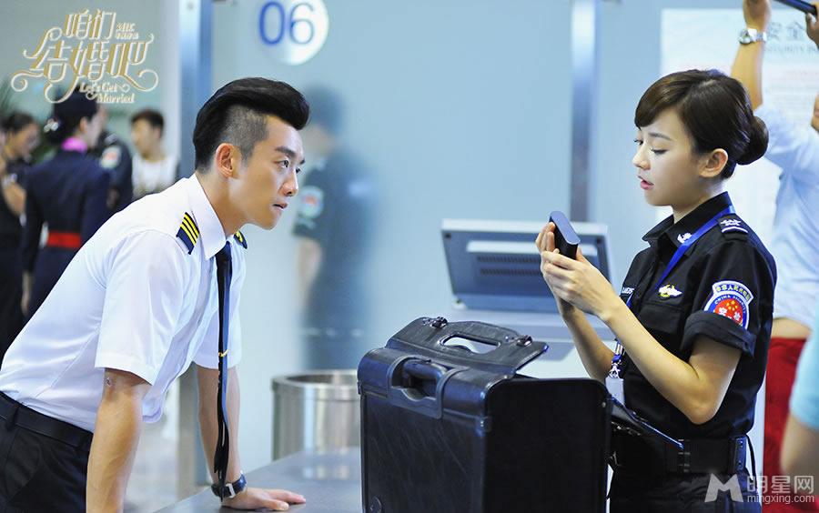 电影《咱们结婚吧》郑恺露臀剧照陈意涵床戏曝光_图-2