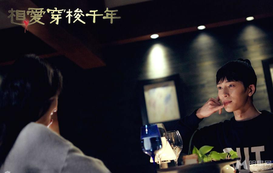 相爱穿梭千年浪漫唯美剧照郑爽井柏然图书馆玩亲亲_图-3