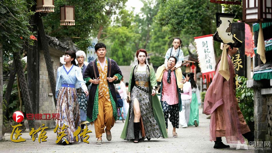 《医馆笑传》人物剧照张子萱陈赫暧昧调情_图-4