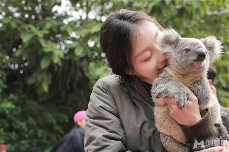 奇妙的朋友倪妮剧照亲吻小动物展温柔_图-5