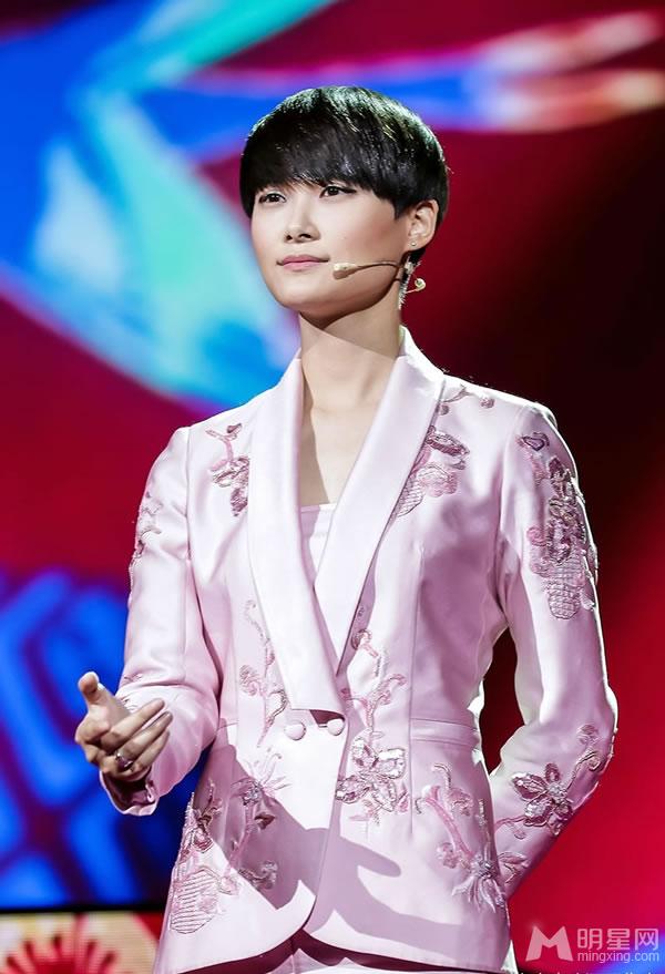 李宇春蜀绣成春晚最高价节目舞美效果震惊四座_图-4