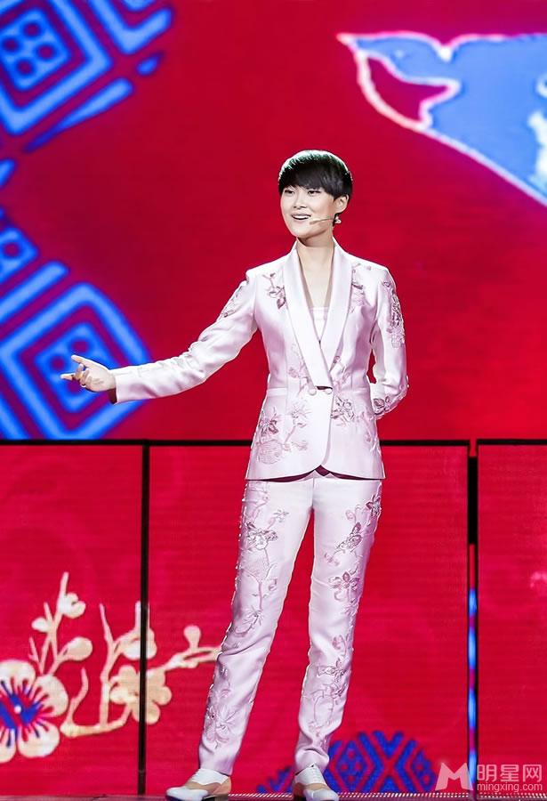 李宇春蜀绣成春晚最高价节目舞美效果震惊四座_图-1